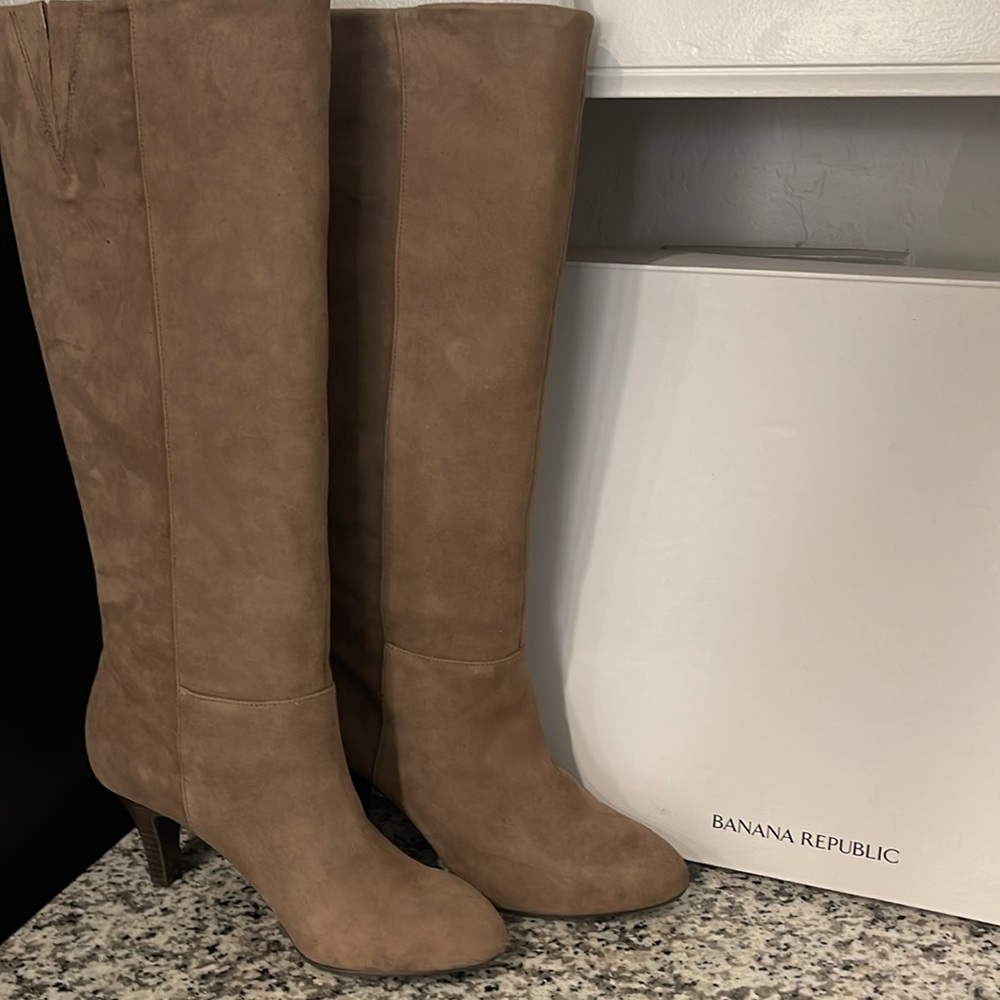 Banana Republic Tan Heeled Boots 7.5